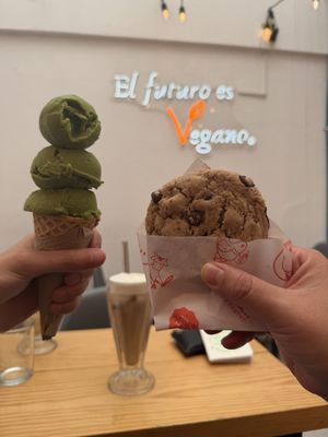 Helado de matcha y galletas de chispas de chocolate   at Melo's in Toluca