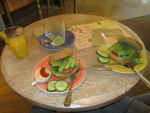 Avocado bagels with vegan cream cheese at Bagels & Beans in Eindhoven