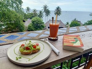 Fruit smoothie and avocado toast at PRANA Cafe Holistic Food in Koh Tao