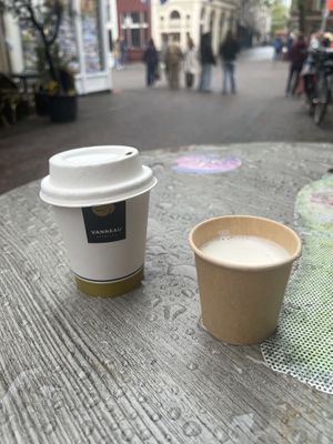 Flat white (€4,00) and an oat pupcup (€0,10)  at Vanneau Cafe in Utrecht