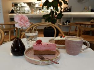Vegan berry mousse cake and tea with oat milk  at Fontana in Turku