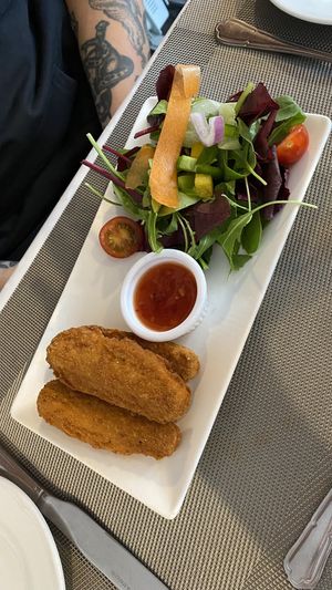 Starter - Vegane Chicken Sticks mit Salat und Süß-Sauer-Sauce. Waren lecker    at Old Station Restaurant in Spean Bridge