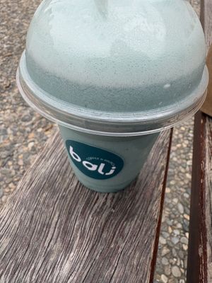 Blue lightning smoothie  at Bali Coffee & Brunch in Girona