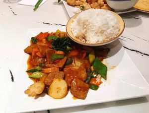 Hot n spicy ‘chicken’ at Gong De Lin in Melbourne