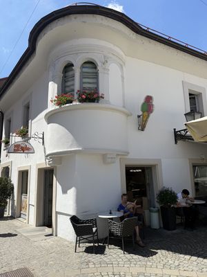 De buitenlocatie centraal op een hoek   at Iglu Slaščičarna Džemail Demiri s.p. in Maribor