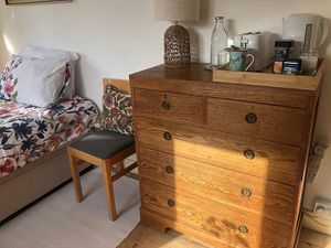 Room catches afternoon and evening sunlight...when the suns out. Different parts of the garden bathe in sun the whole day, nice to look out to. at Kettering B&B in Kettering