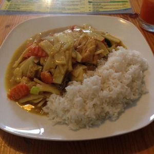 Menu: Tofu curry with mixed vegetables and rice at Bodhi Chay in Hannover