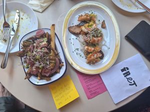 Kapsalon & gamba's met tempeh at Fret  in Den Bosch