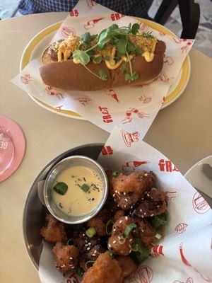 Hot dog & cauliflower wings   at Fret  in Den Bosch