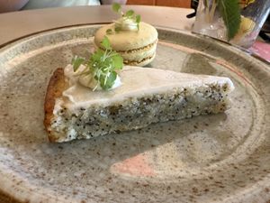 Poppyseed lemon cake 😘, and macaroon  at Fret  in Den Bosch