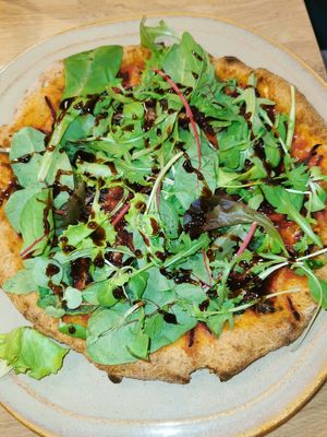 Pizza Rote Beete at Nonno Glutino in Kassel