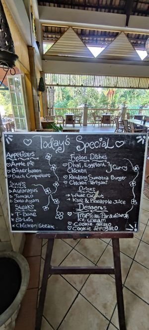 Entrance at Omlandia in Deli Tua