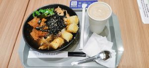 Noodles #2 and vegan oat milk bubble tea at TPE - Vege Creek 蔬河 - T2 in Taoyuan City