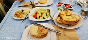 Roasted ψωμί με Σκορδολα και μελιζανοσαλατα. Σαλάτα ελληνική at Galini - Γαλήνη Ψαροταβέρνα in Rafina