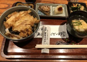 After the starters I was served the main dish ❤️YUBAKAKIAGE,DON, deep fried tofu-skin with veggies with sweet and salty sauce on top of steamed rice 💚  soy donuts  for desse at Harada Tofu Shop in Ashikaga