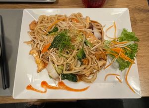Gebratene Udon-Nudeln  at Vevi Restaurant III in Vienna
