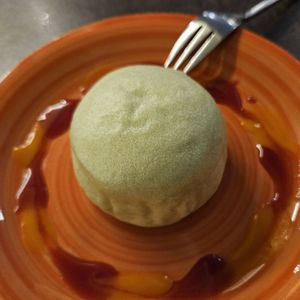 Pineapple bun at Vevi Restaurant III in Vienna