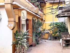  at Mo's Cafe in Panaji