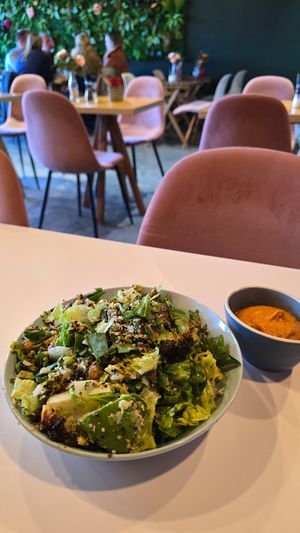 Green Goddess (with hummus instead of sauce) at HOLA in Ghent