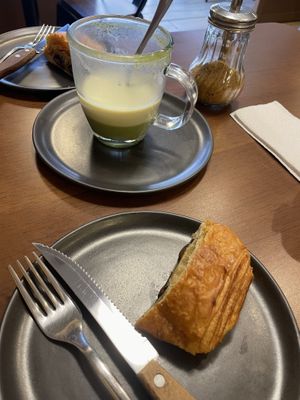 Chocolate croissant cut in half to share 💕 (10/10)  at Amateur Coffee & Run Club in Lima