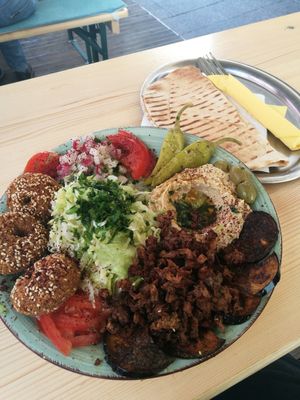 Falafel Teller at La Rose in Karlsruhe