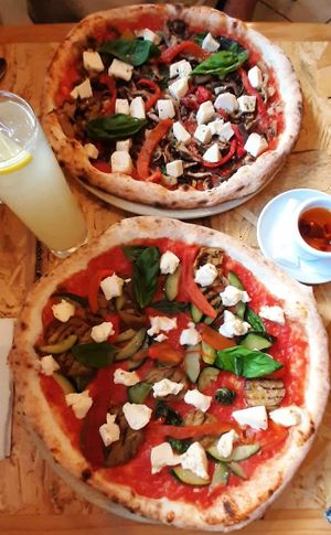 Pizza funghi + vegetale at As Pizzas Do Mauro in Funchal