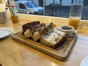 Focaccia mit Rosmarien (vegan)  at As Pizzas Do Mauro in Funchal