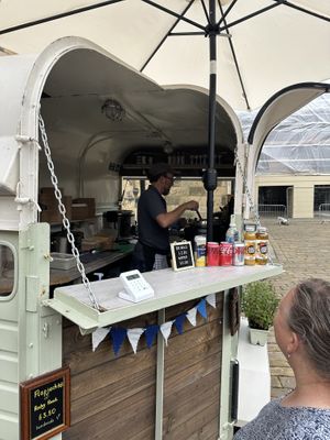 Blick in den Truck  at Veġetali in Alnwick