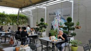 outside seating  at Green Bar and Kitchen in Fort Lauderdale