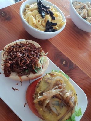 Smoked buger and pasta/cheese at Green Bar and Kitchen in Fort Lauderdale