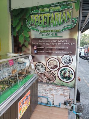 Sign at Ruean Thong Veg Food in Hua Hin