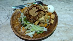 Gado-gado at Veggiemania Lovina in Banjar