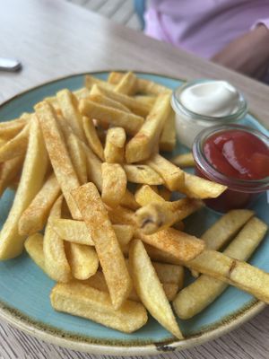 Pommes vegane Majo  at Watt's Up Foehr in Nieblum