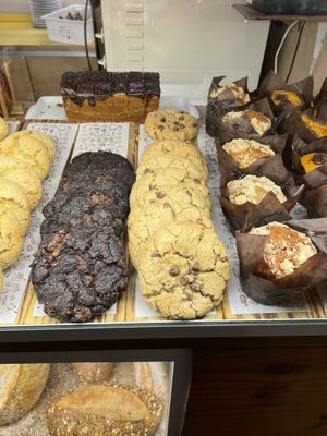 cookie de chocolate e muffin de banana  at Santiago Padaria Artesanal  in Sao Paulo
