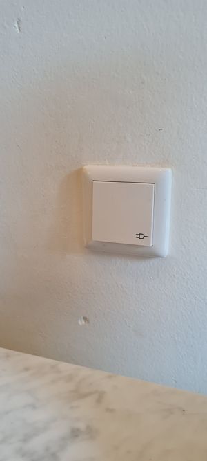 At every table a charging point at 30ml - Rotterdam Centrum in Rotterdam