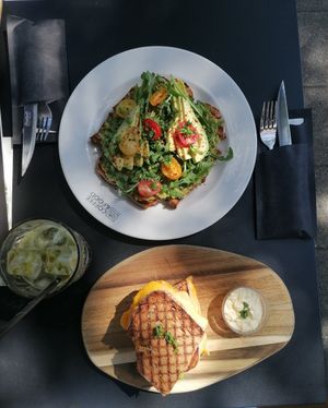 Avocado sandwich and vegan grilled cheese at 30ml - Rotterdam Centrum in Rotterdam