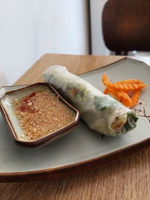 rice paper roll filled with tofu, glass noodles, rice and vegetables, served with homemade sauce (2.50€, lunch menu) at Mâm Chay in Dusseldorf