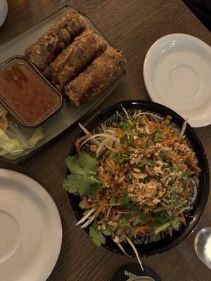 Frittierte Frühlingsrollen und Papaya Salat 10/10!!!  at Mâm Chay in Dusseldorf