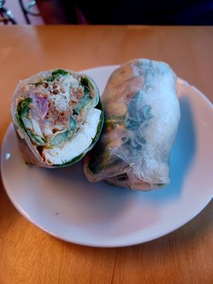 1 Saté tofu rice paper roll at Knees To Chin in Ghent