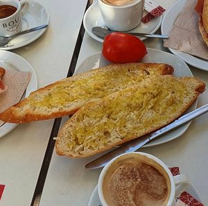 Pan con tomate y aceite at El Tapeo de Alhuxe in Tarragona