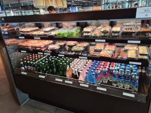 The Pre-packaged/ready to-go meals. at Two Tigers in Schiphol