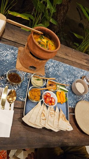 Dip platter and kare-kare with garlic rice #Veganuary at PLNT+HRVST in El Nido