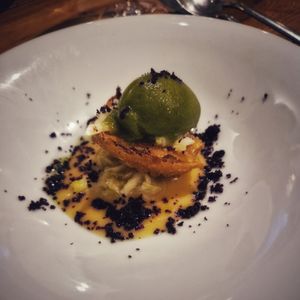 Wulfsdorfer Chinakohl mit Oliven und Gurkensorbet at Wolfs Junge in Hamburg