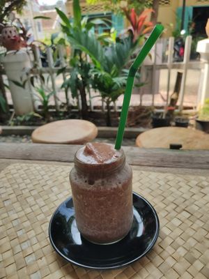 Banana and berries smoothie at Lotus Corner Vegan and Plant Based B&B in Luang Prabang