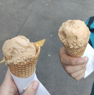 Vegan ice cream: peanut and almond at Vegelateria in Zurich