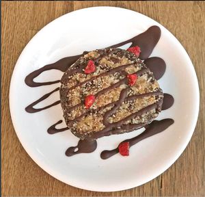 Apricot carob turtelte with goji berries - raw and so yummie! at Vegelateria in Zurich