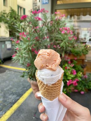 Orange + Stracciatella  at Vegelateria in Zurich