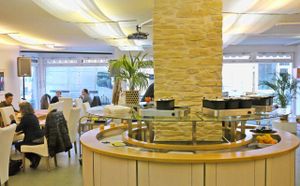 The new self-service buffet with warm and cold items at Vegelateria in Zurich