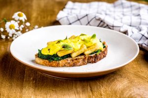 vegan daisy at Oua si Unt Brunch Bistro in Sibiu