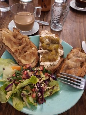 Trio de tartines at Green Bazar Café in Mirepoix